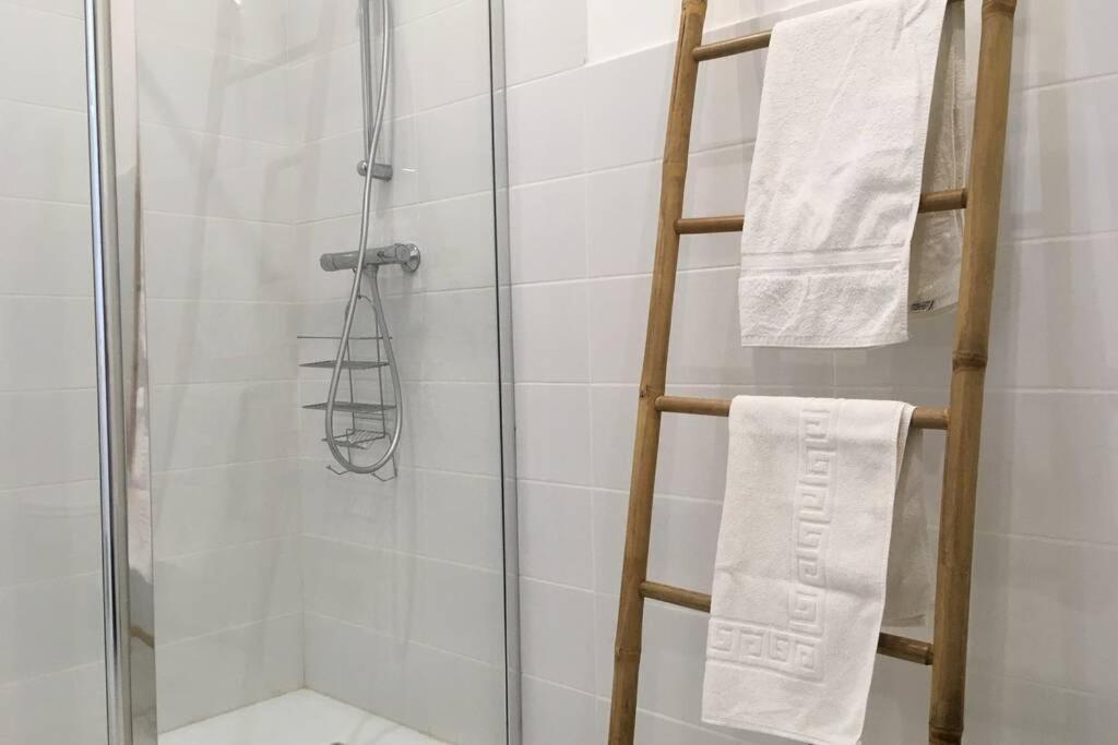 Appartement De 75 M2 Dans Maison Familiale Saint-Antonin-Noble-Val Eksteriør billede